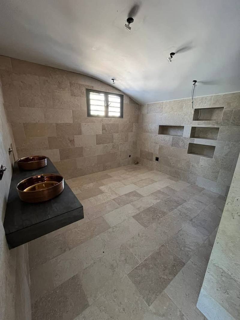 Salle de bain travertin